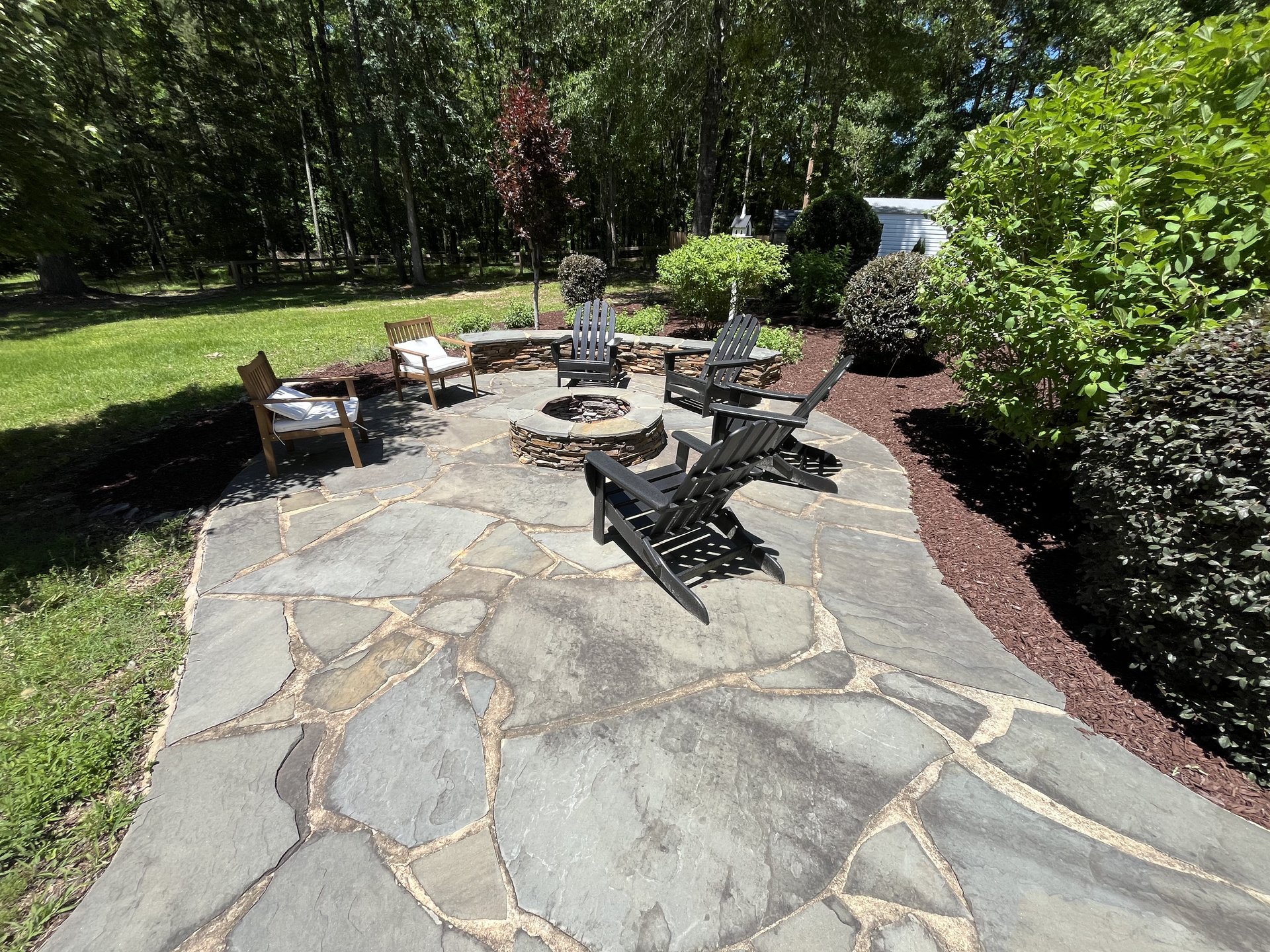 Flagstone fire pit patio
