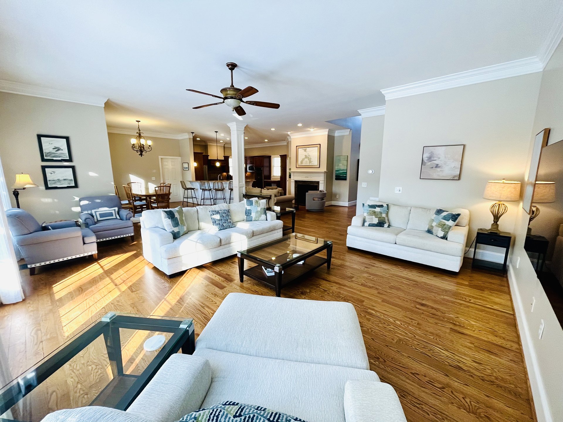 Full open-plan living, dining and kitchen